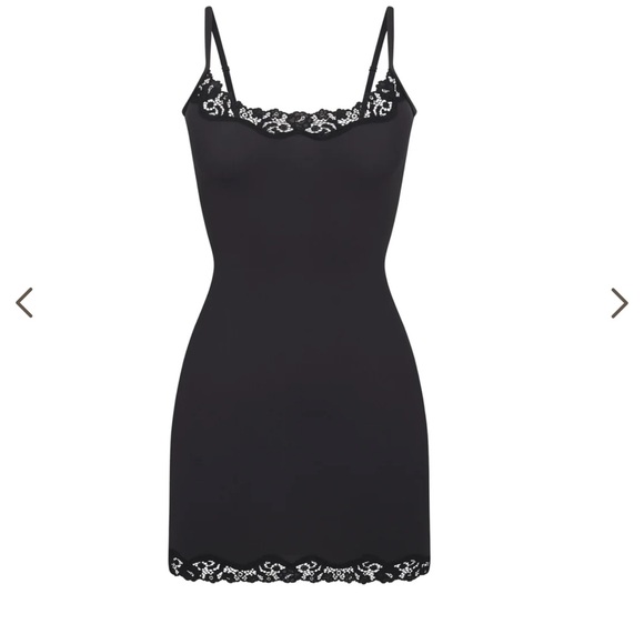BRAND NEW SKIMS! Lace slip dress in black size M - Picture 2 of 6